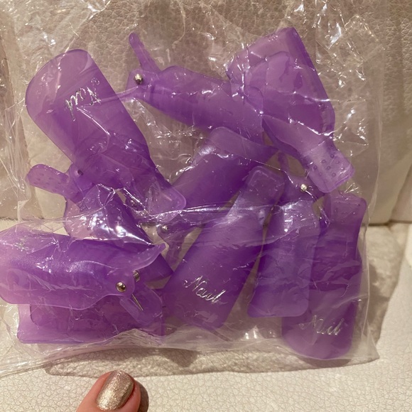 New Purple 10 piece Gel/Shellac Nail Polish Remover Clips - Picture 3 of 3
